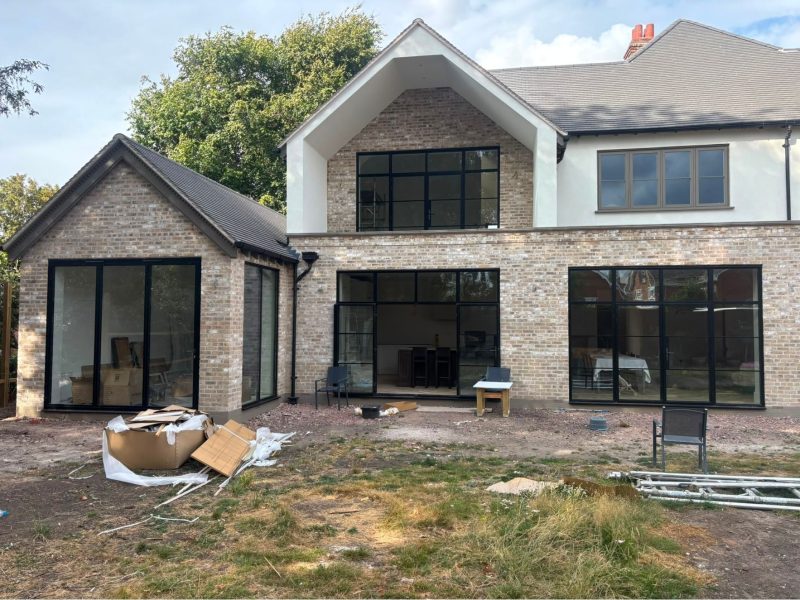 Character Renovation: Stone House Transformation with Evolution & Aluco